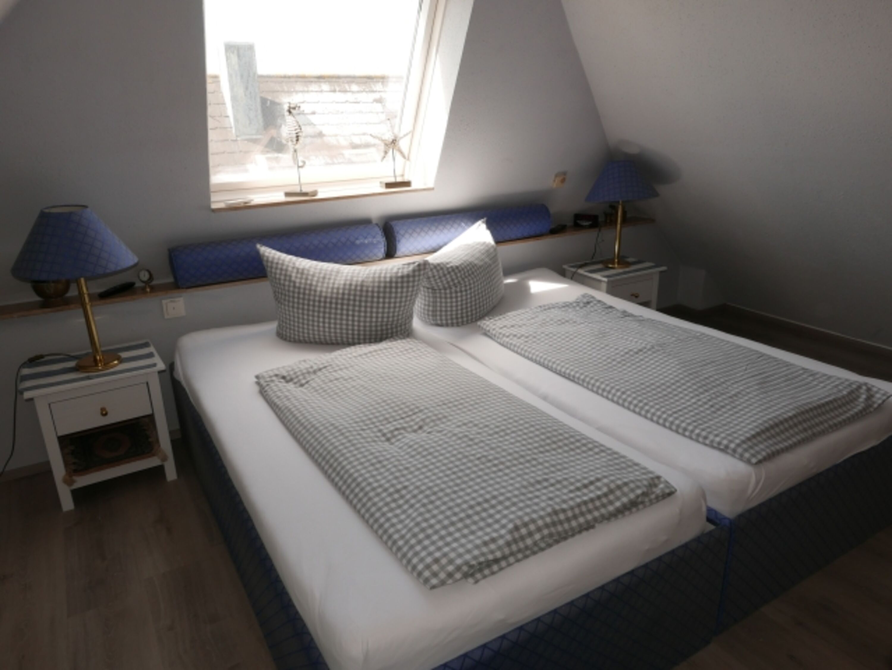 großes Bett, Kabel-TV, Sky, Rollladen, Infrarotheizung