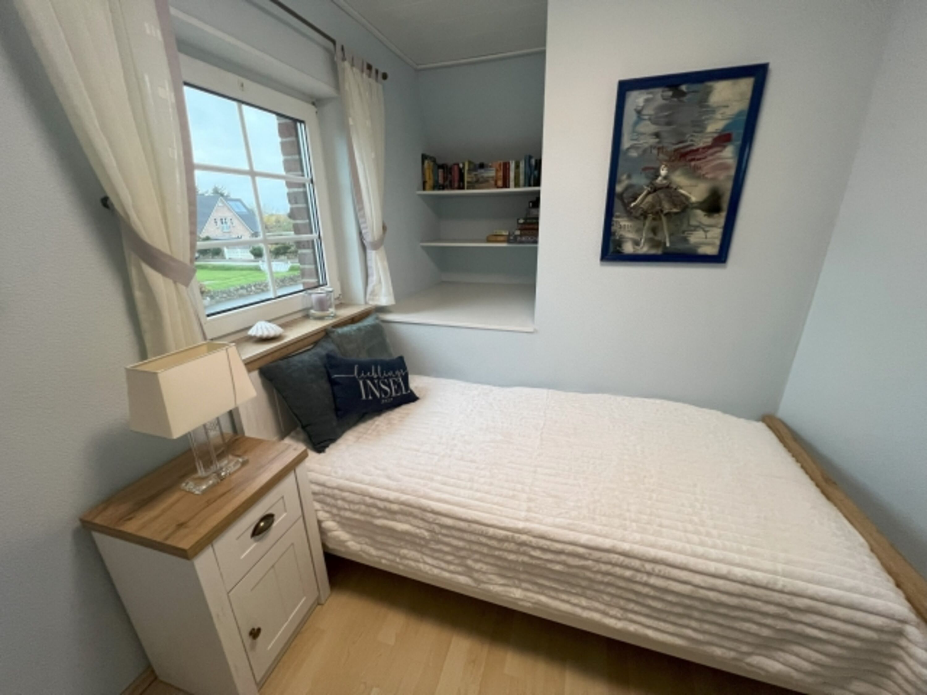 kleines Schlafzimmer, Einbauschrank, Rolladen