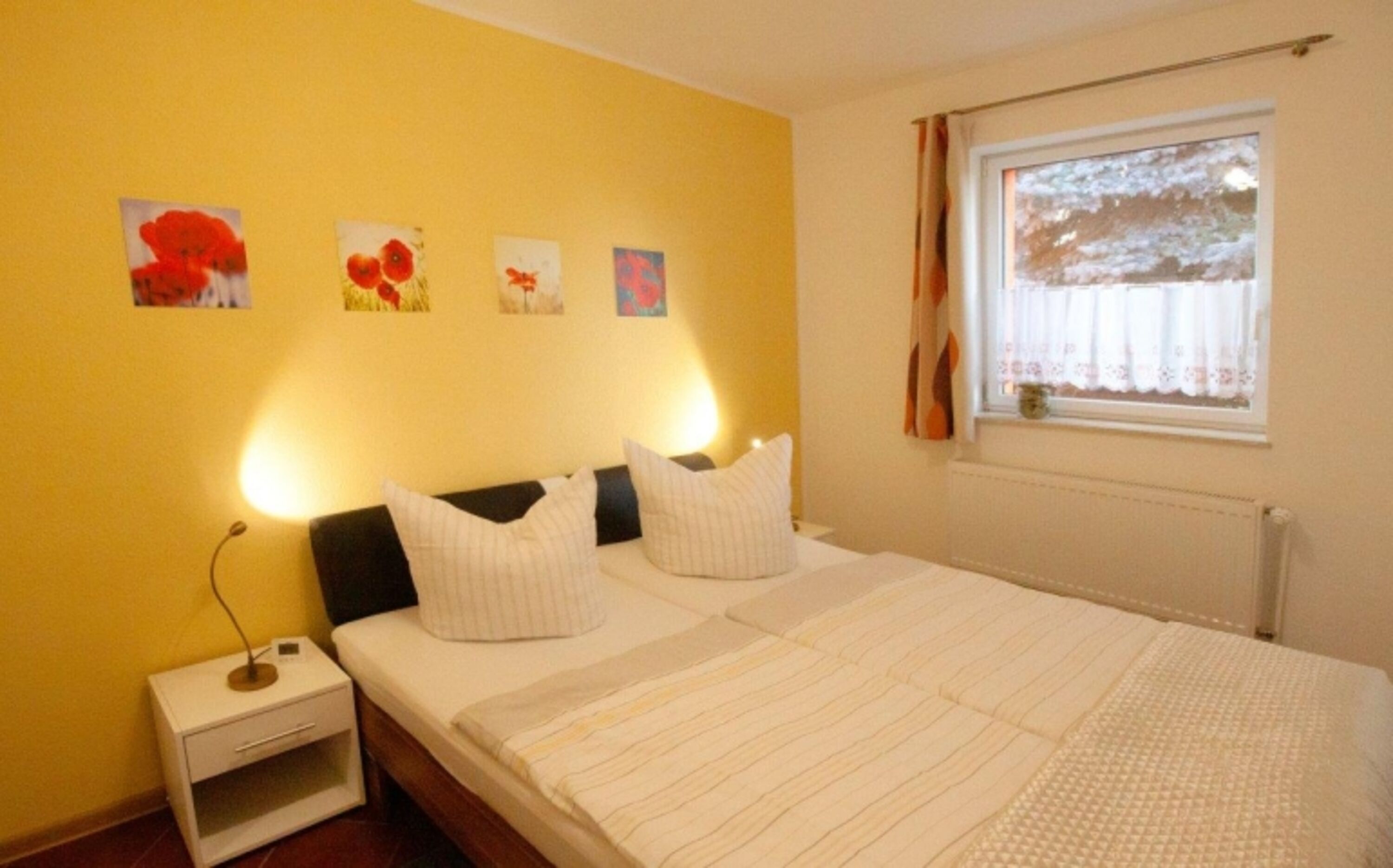 Schlafzimmer 1