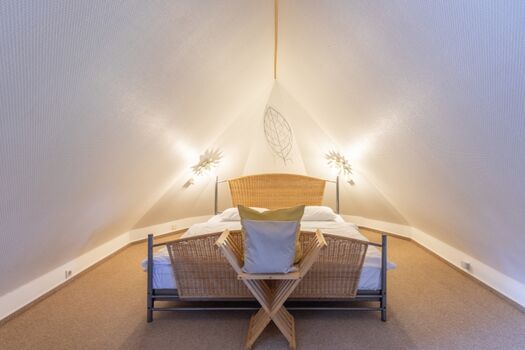 Ferienwohnung Holdunder - Schlafbereich mit großem Doppelbett (180x200)