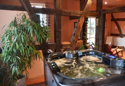 Whirlpool im Wellnessbereich