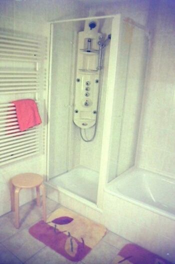 Bad mit Massagedusche
