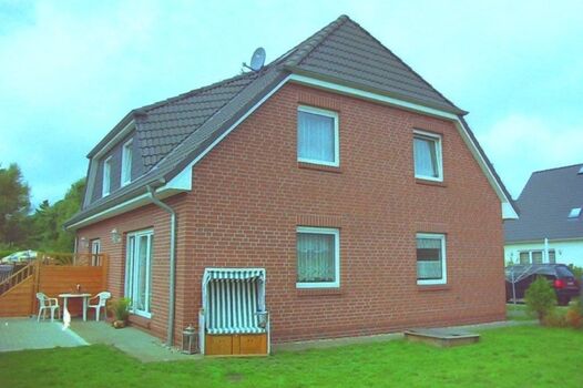 Rasenfläche mit Sandkasten