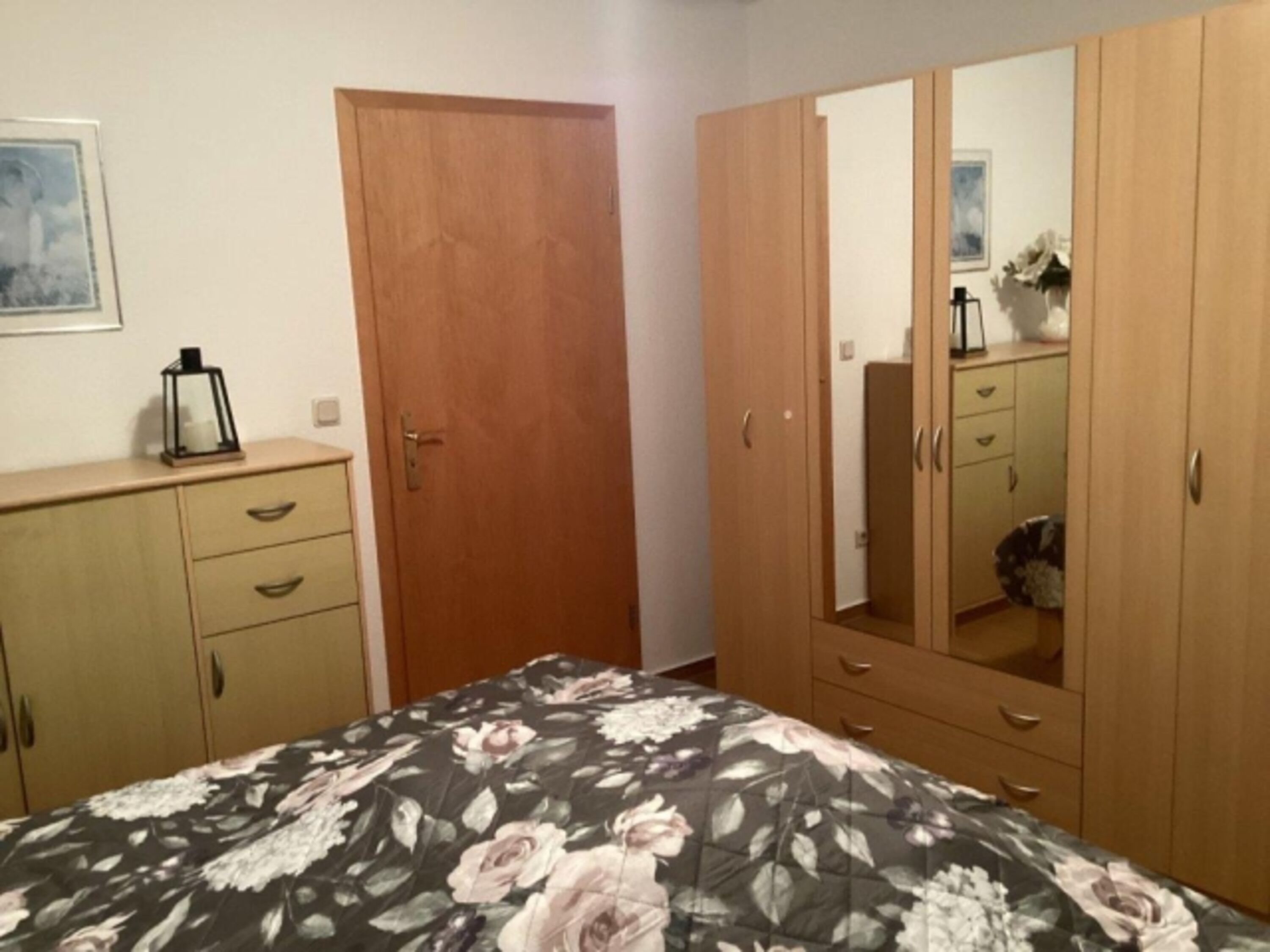 Schlafzimmer 1
