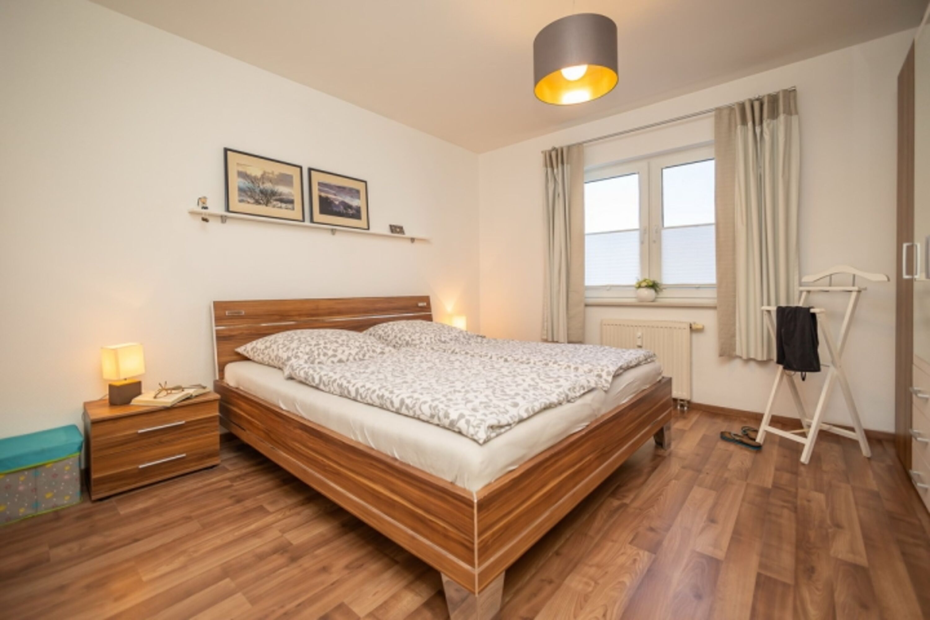 Schlafzimmer mit Doppelbett