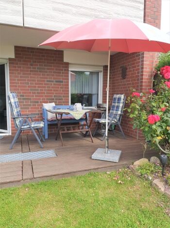 halb überdachte Terrasse