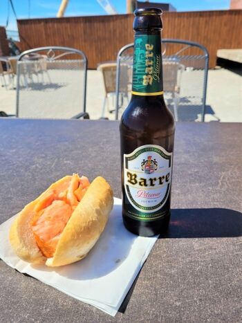 Fischbrötchen im Dornumersieler Fischereihafen 