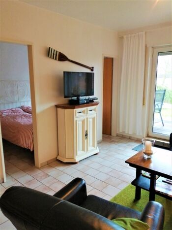 zwei Türen zum Schlafzimmer