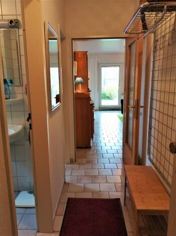 Blick von der Wohnungstür in die Wohnung