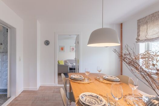 Deichwärterkate - Blick vom Esszimmer in die Stube 