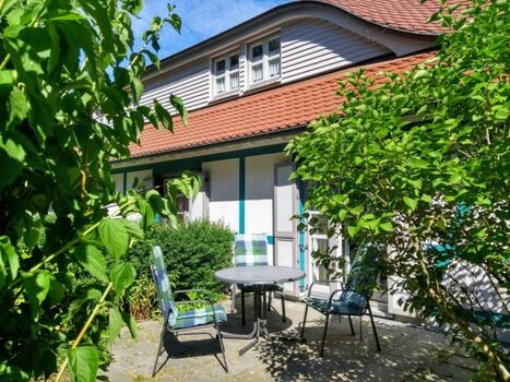 Lauschige Terrasse als sonniges Gartenzimmer