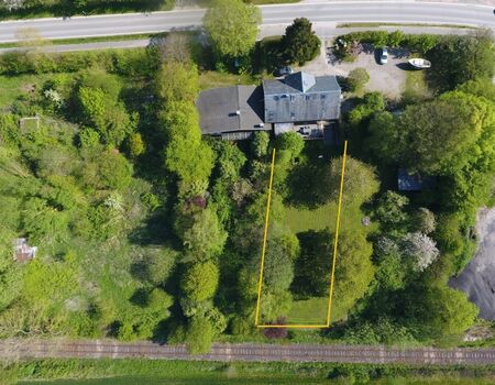 Großer, eingezäunter Garten (gelb markiert)