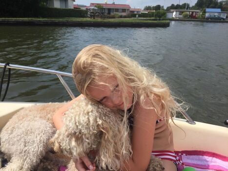 Boot fahren Spass auch mit Hund