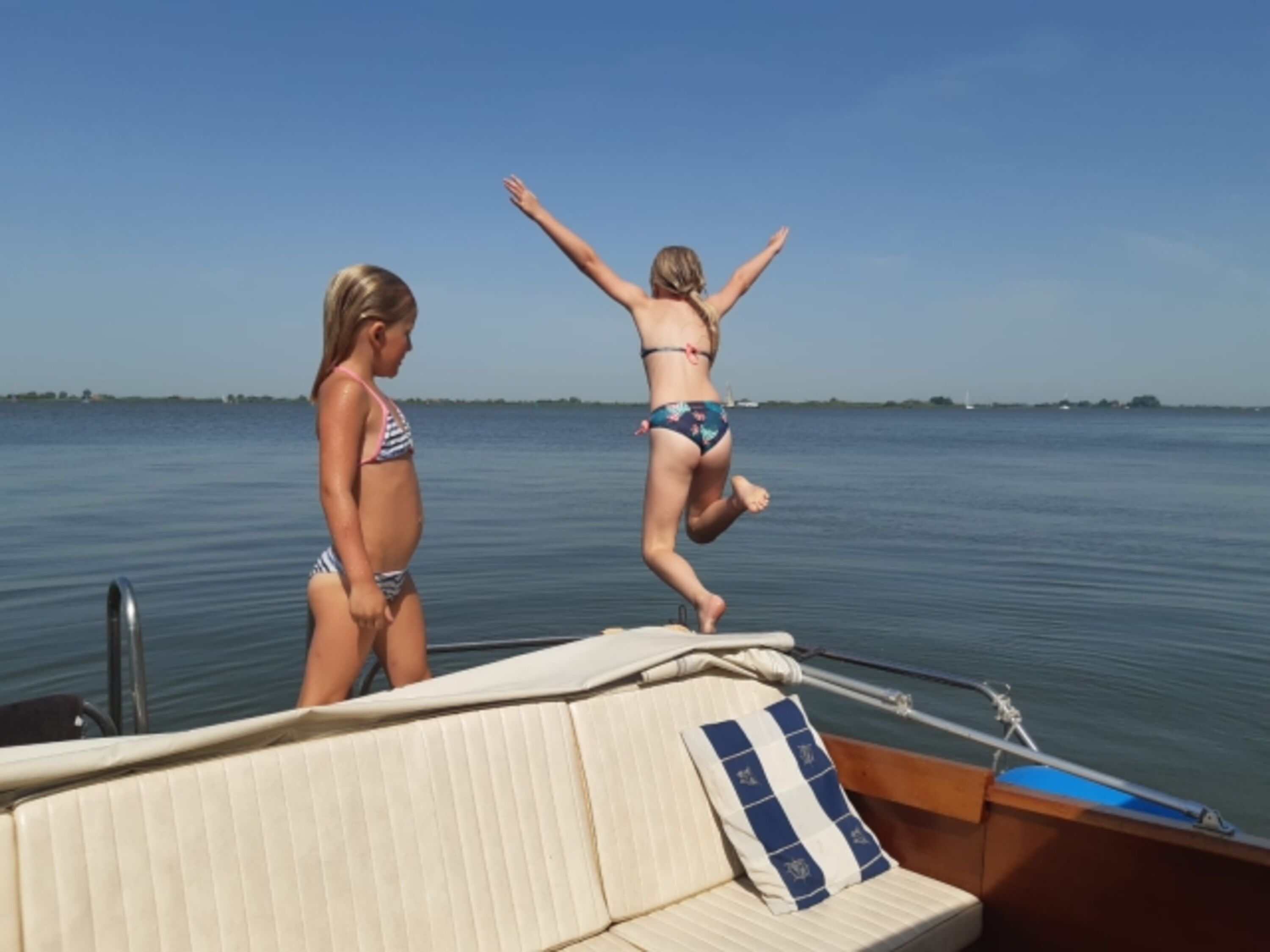 schwimmen im See de Brekken