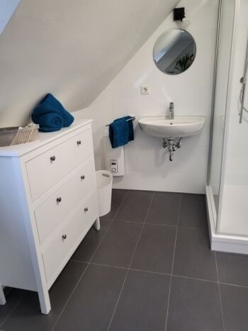 neues Badezimmer mit Dusche/WC