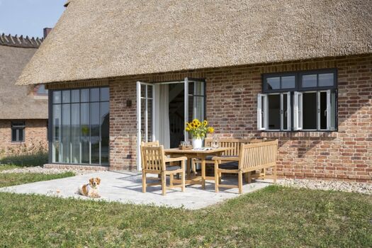 die Sonne genießen auf der großzügigen Terrasse