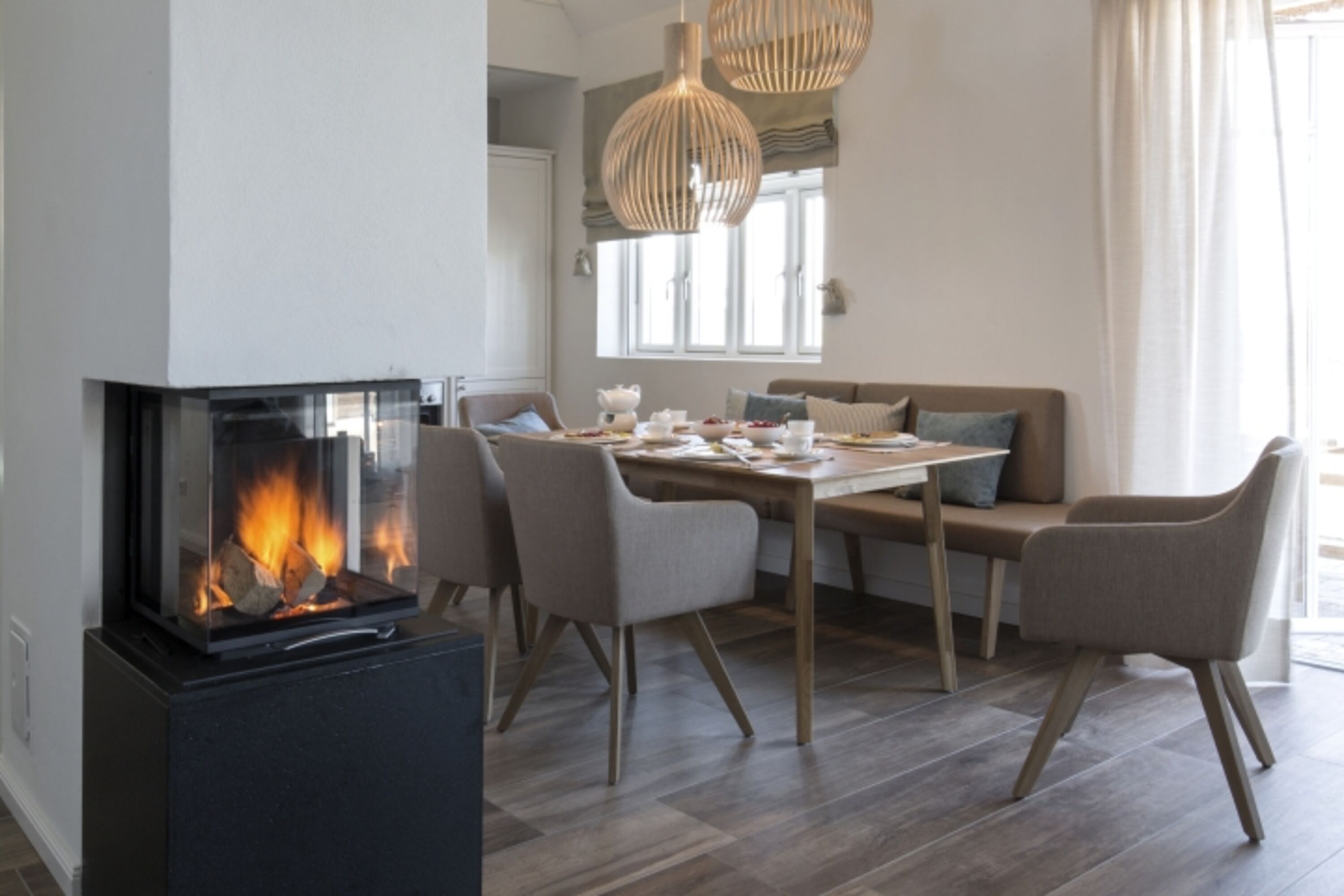 Entspannte Stunden am Kamin