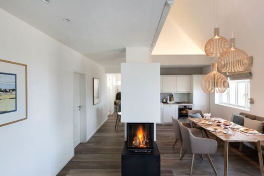 Am großen Esstisch können Sie  gemeinsam Zeit verbringen