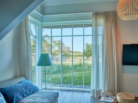 Toller Blick ins Grüne vom Sofa aus