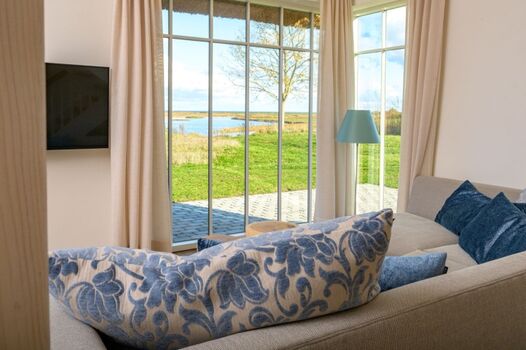 Genießen Sie den Ausblick vom gemütlichen Ecksofa