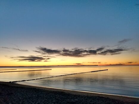 abendlicher Blick Richtung Hiddensee von Dranske aus