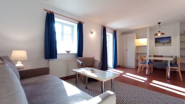 Blcik durch den Wohnraum zum Essplatz