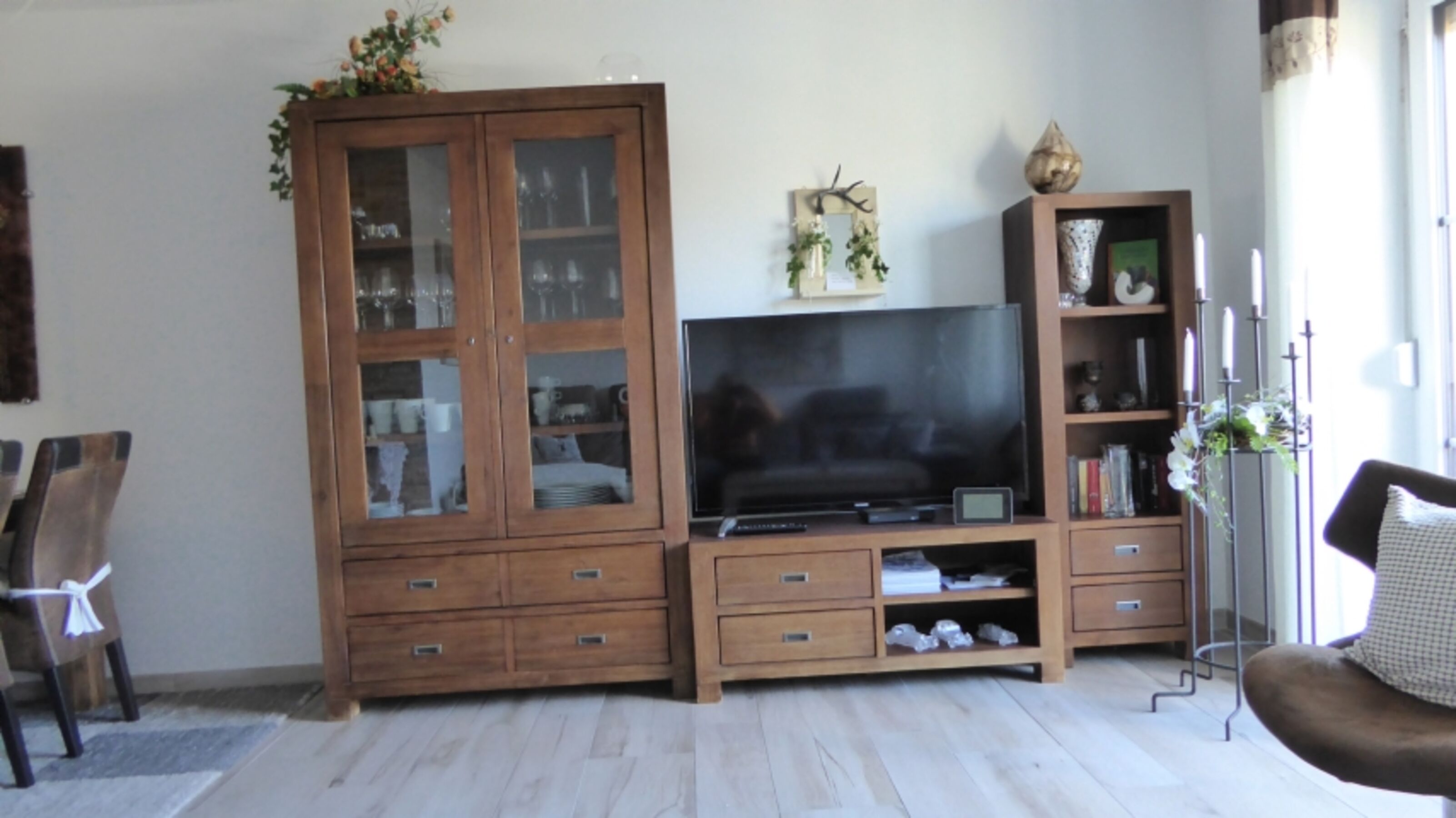 Wohnwand mit TV