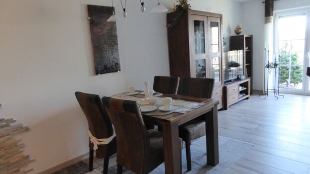 Essplatz mit Wohnwand