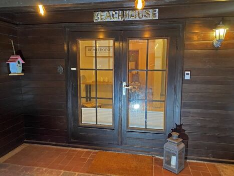 Eingangsbereich mit Flügeltüren