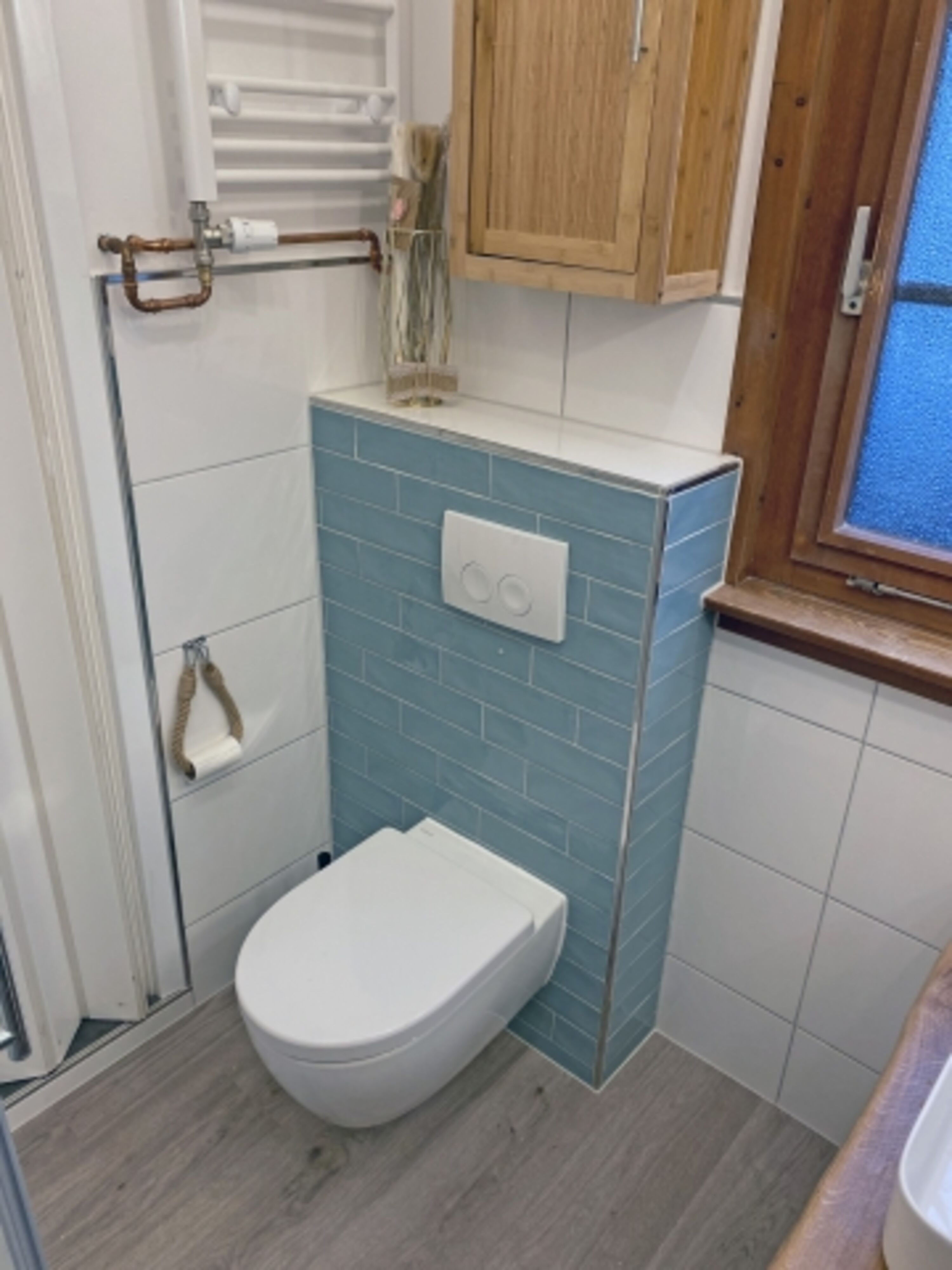 Badezimmer mit Waschmaschine