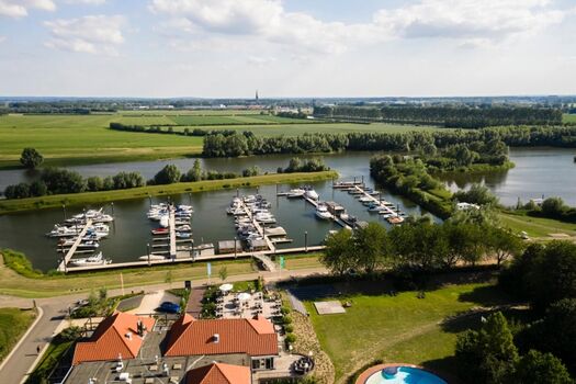 unsere Marina direkt am Park