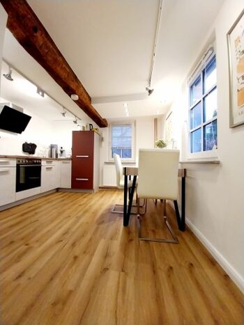 Küche mit Blick vom Flur