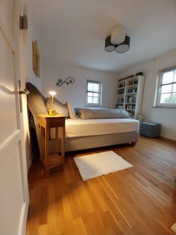 Schlafzimmer mit Blick vom Flur