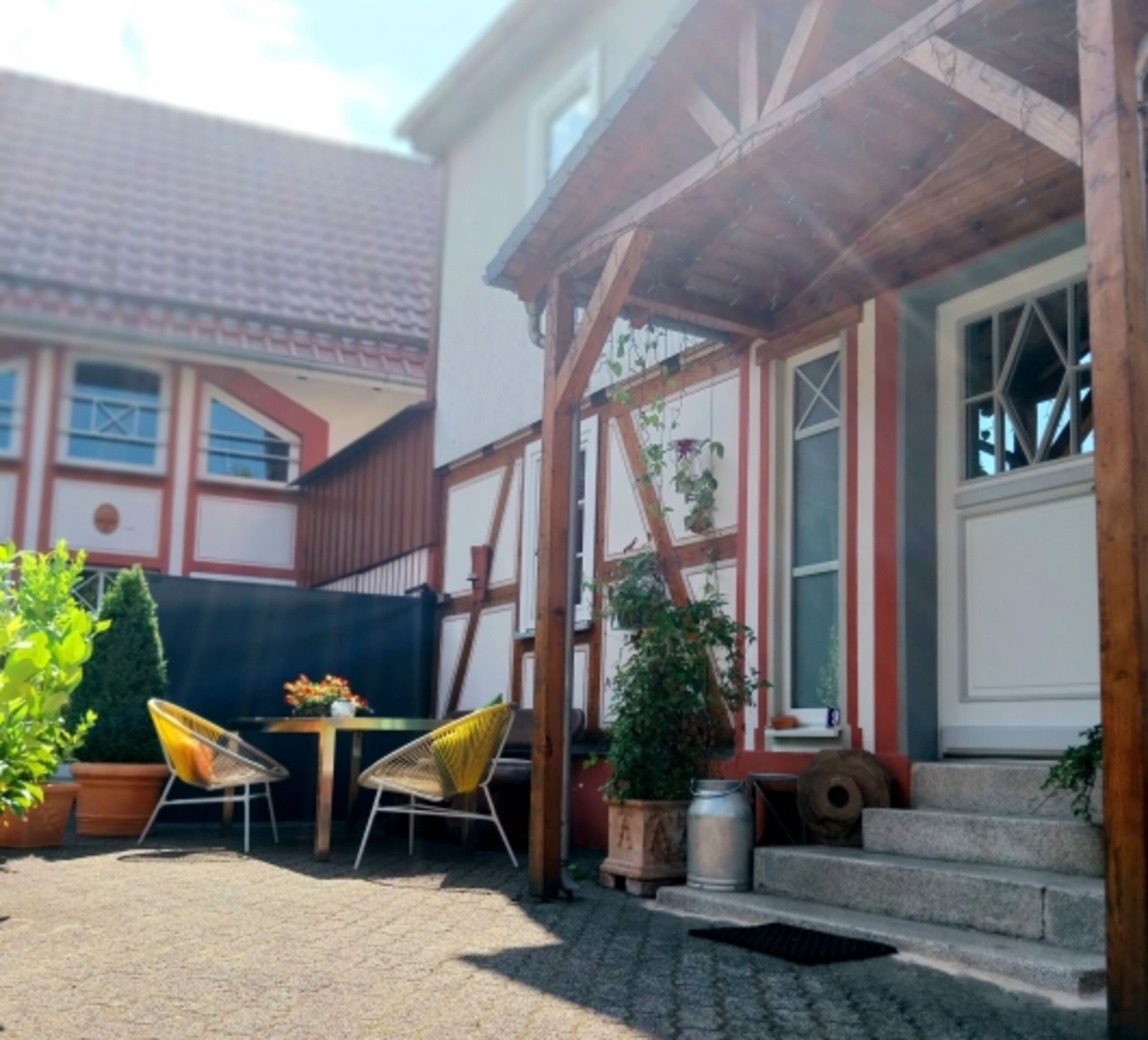 Vor dem Haus