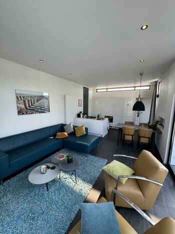 voll ausgestatteter Küche...