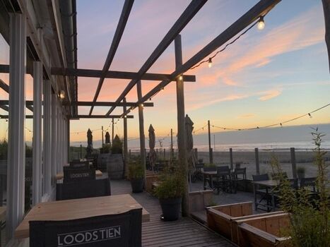 Strandpaviljoen Loods Tien