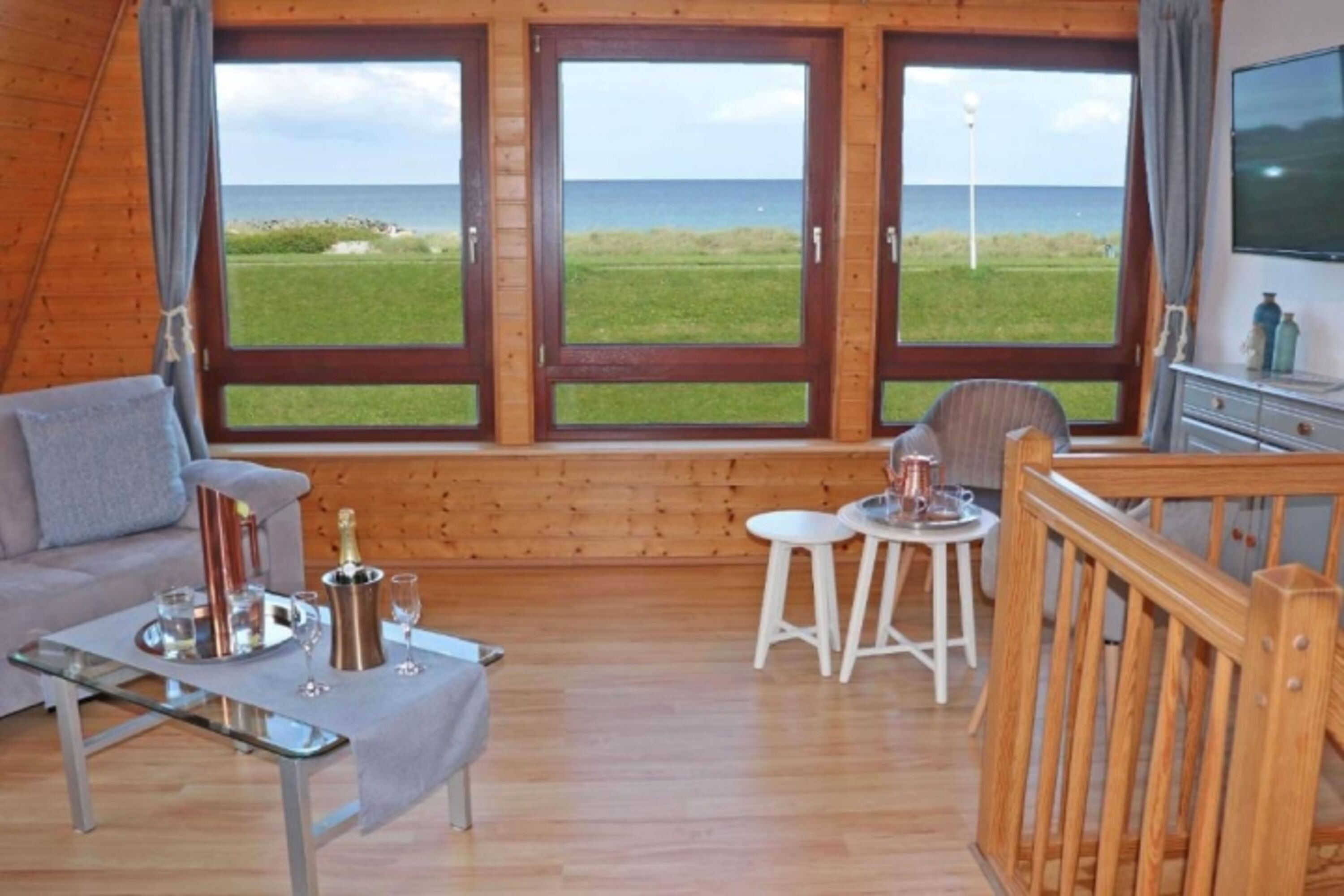 Panoramameerblick im Wohnzimmer