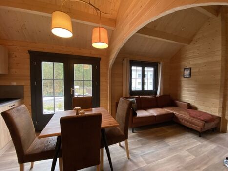 offener Ess- und Wohnzimmerbereich