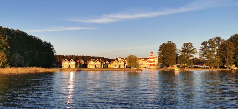 Hafendorf Rheinsberg vom See aus