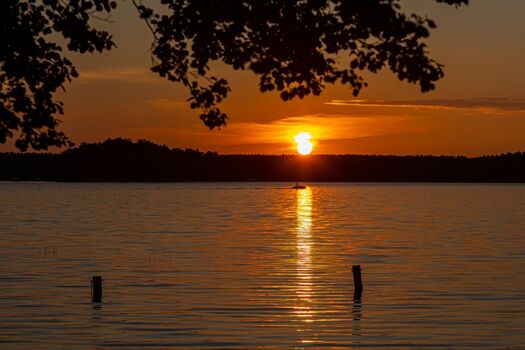 Sonnenuntergang am Strand im Hafendorf Rheinsberg