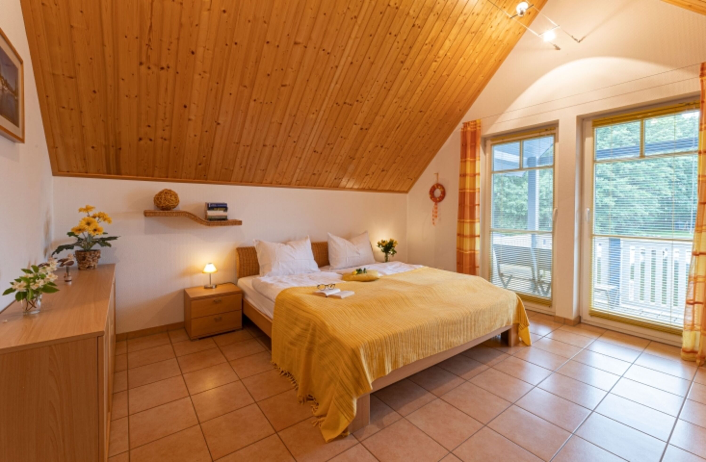 Großes Doppelbett