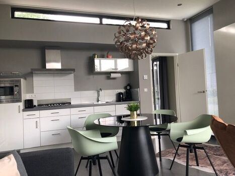 Teilansicht Essbereich mit Küche