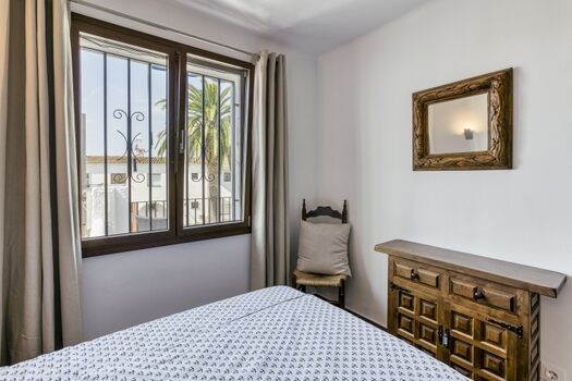 Schlafzimmer 2 mit Blick zum Hafen