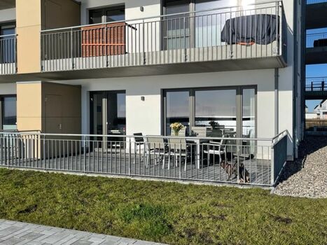 Blick auf eingezäunte Terasse