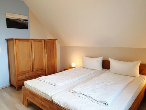 das Doppelbettzimmer