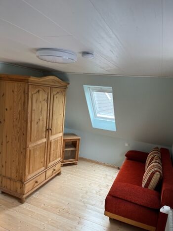 Ruhezone mit TV und, wenn benötigt, Schlafcouch