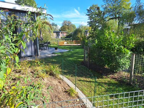 Seitenansicht Haus,Terasse und Wasserterasse