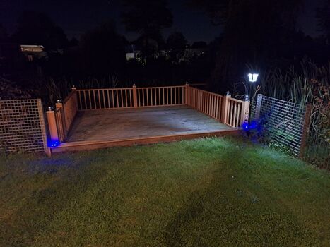 Wasserterasse bei Nacht