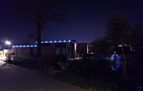 Seitenansicht bei Nacht