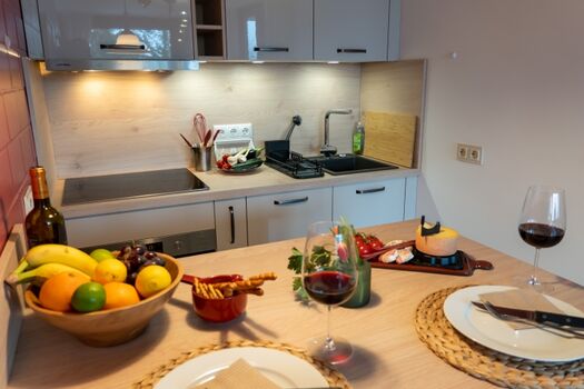 Induktionsherd mit Backofen und integrierter Mikrowelle